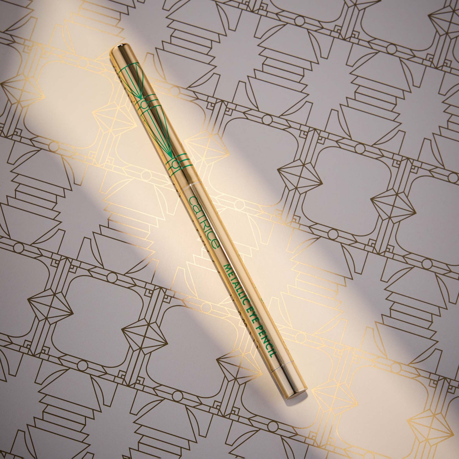 FESTIVE TREASURES Metallic Eye Pencil